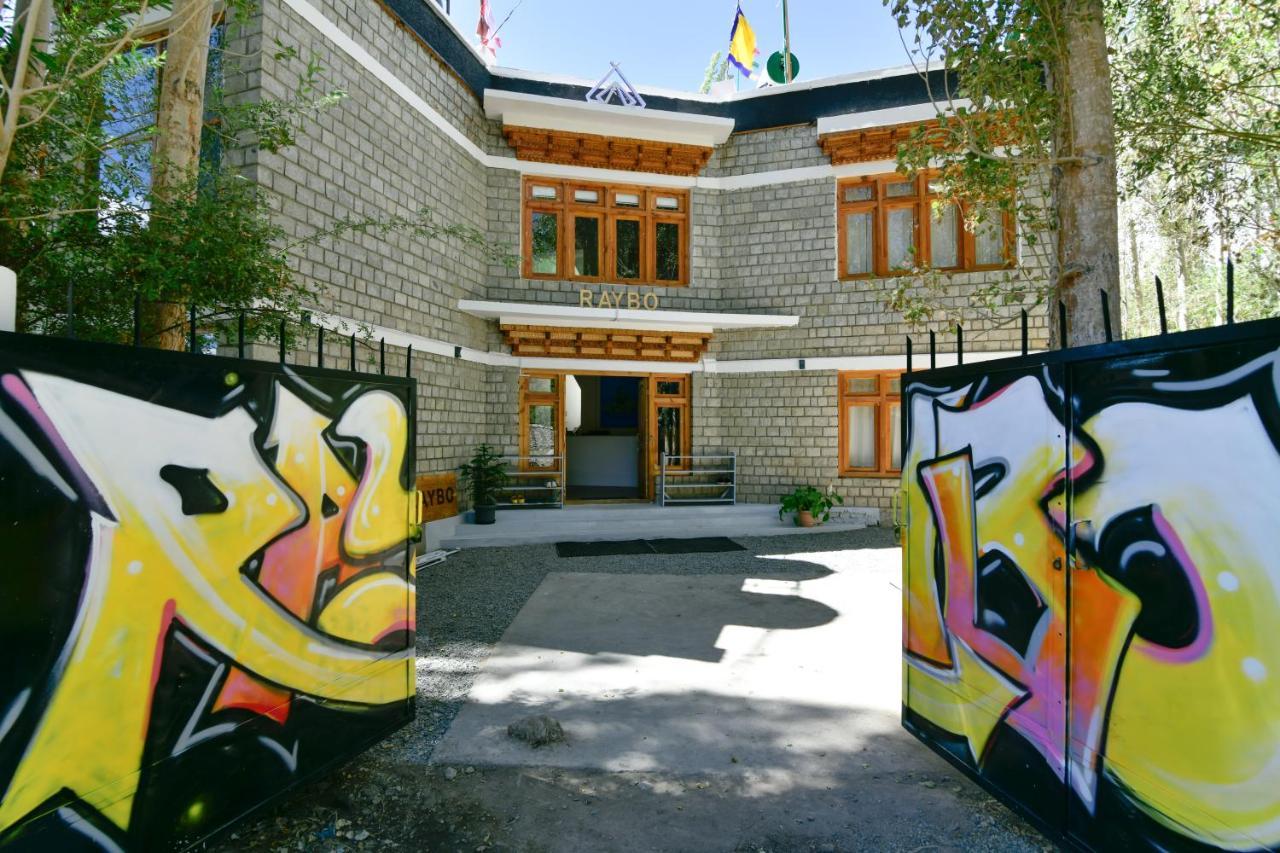 Raybo Hostel Лех Екстер'єр фото