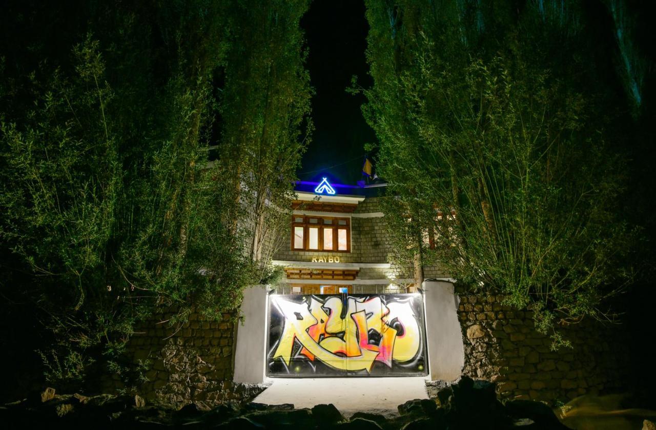 Raybo Hostel Лех Екстер'єр фото