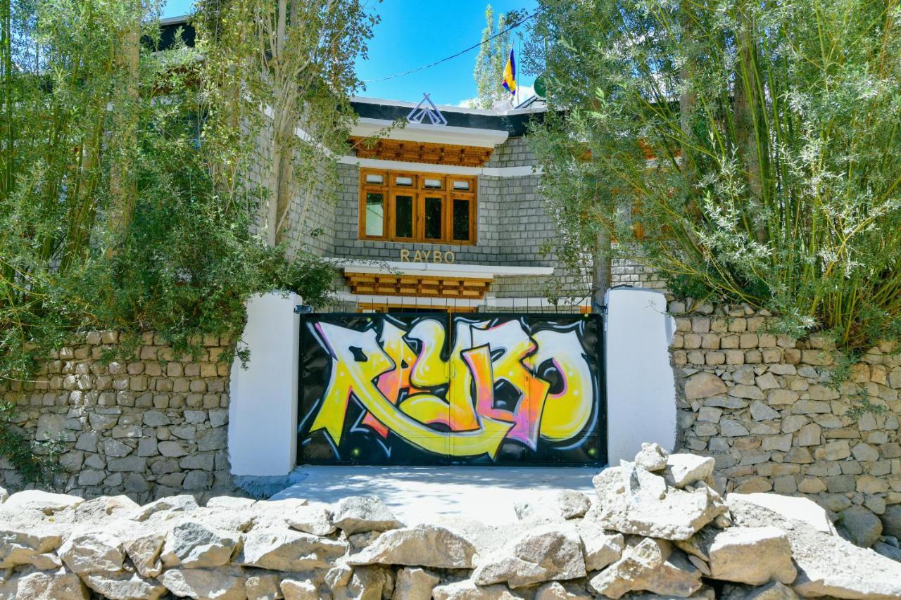 Raybo Hostel Лех Екстер'єр фото